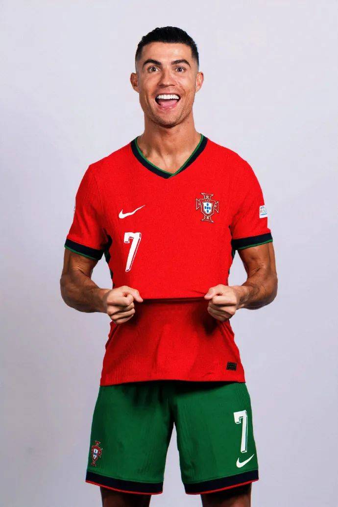 孔帕尼：不关注本菲卡与格雷罗的传闻，任何转会只会内部讨论