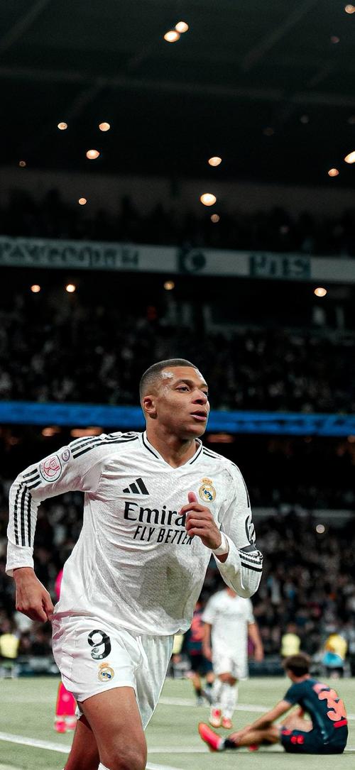 篮板球被他一个人统治了