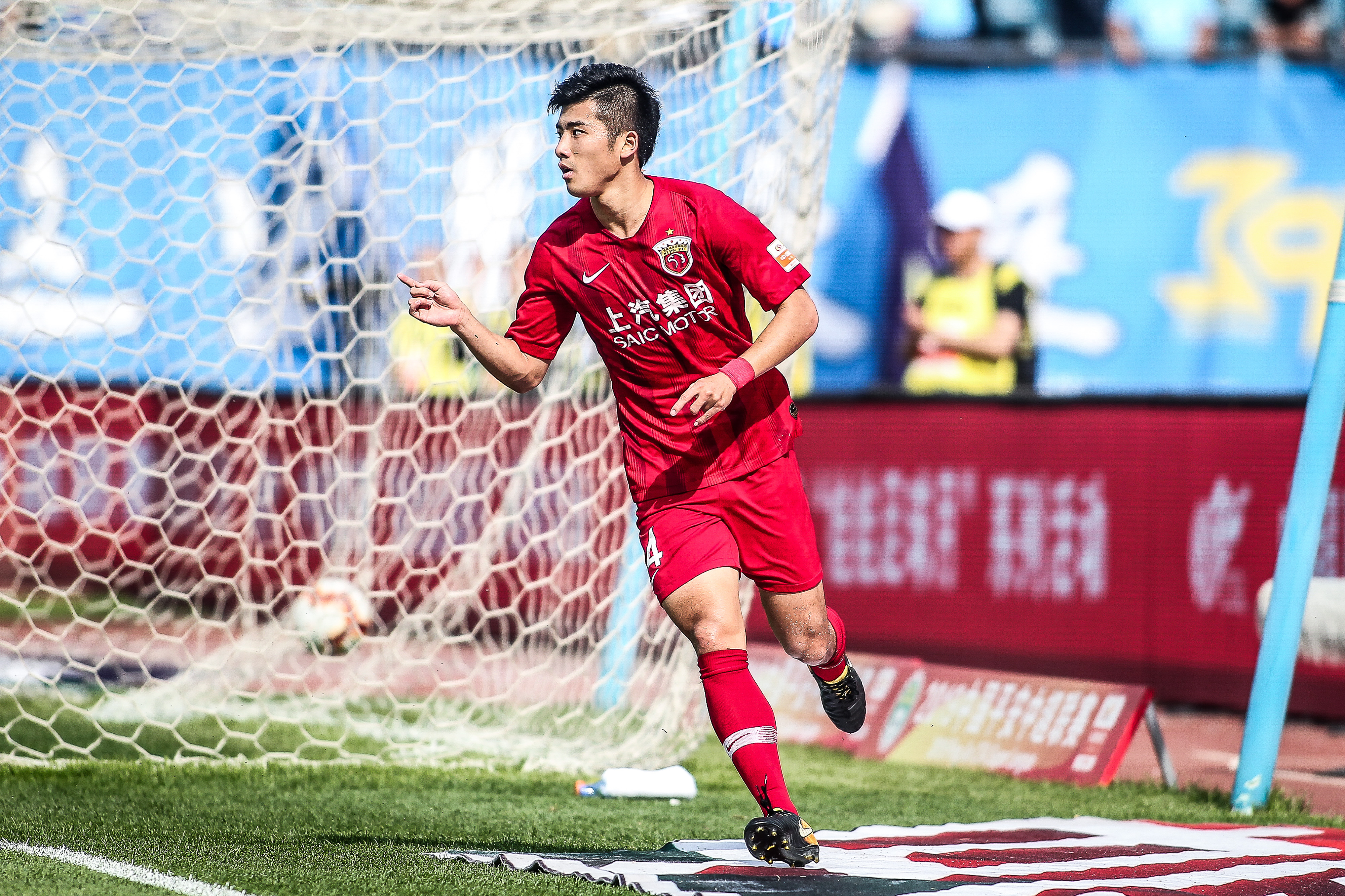 罗体：米兰冬窗寻找吉鲁式中锋，目前正评估菲尔克鲁格