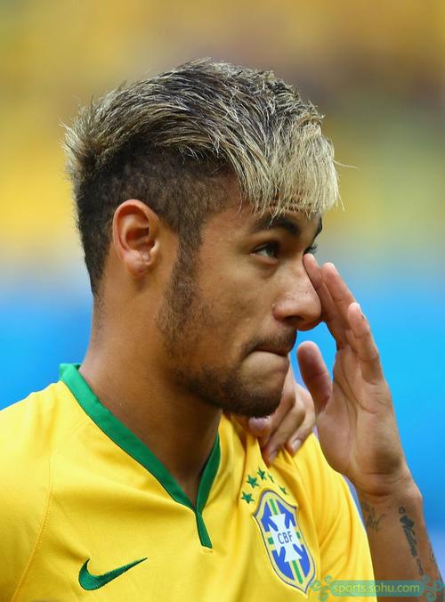 足球英超球队内部录像流出，球员争吵曝光