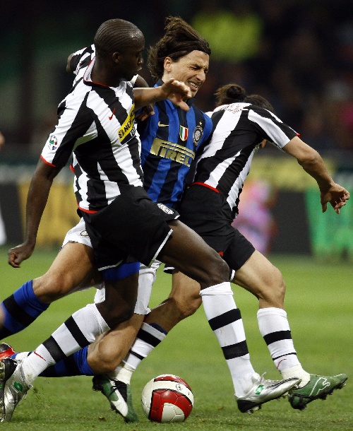 那一年他们风华正茂：李连杰和刘家良师傅相互模仿学习！