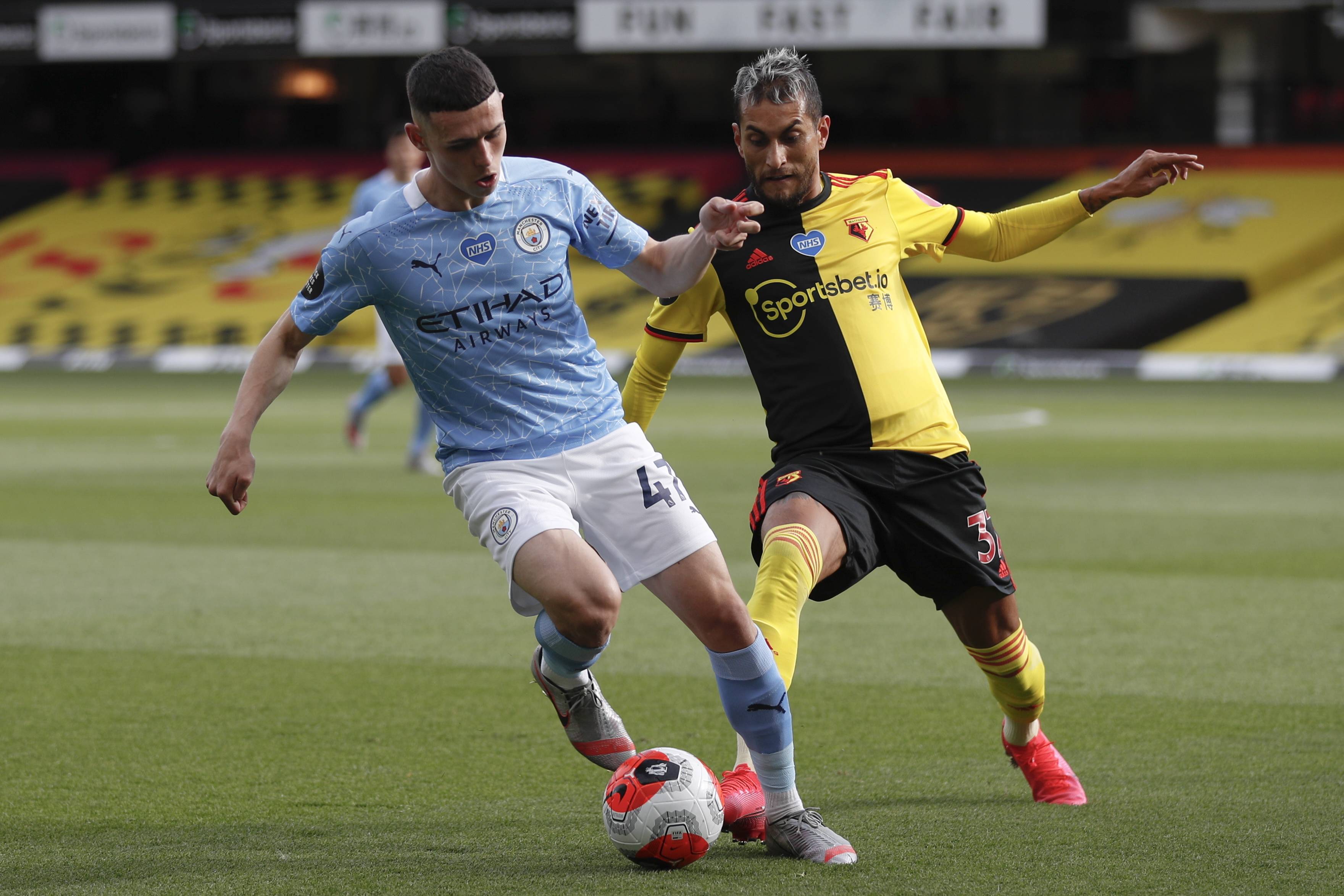 广东男篮101-75胜江苏肯帝亚，18岁小将王洪泽表现亮眼，攻防全面，被视为未来之星。