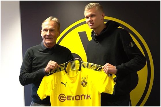 帕潘夸赞吉鲁：他不仅能进球还能防守，甚至还能客串门将