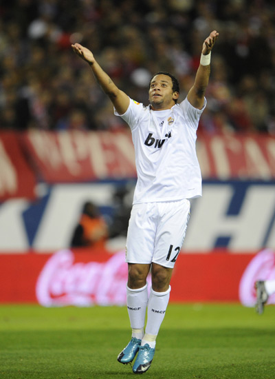 白科比？美媒对比里夫斯和科比前五个赛季数据，几乎一模一样