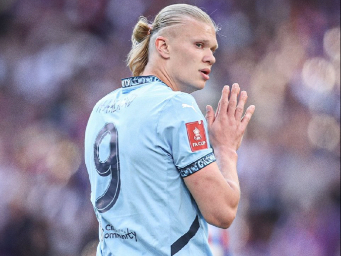 佐拉：当年有幸和马拉多纳一起练习任意球，让我能力明显提升